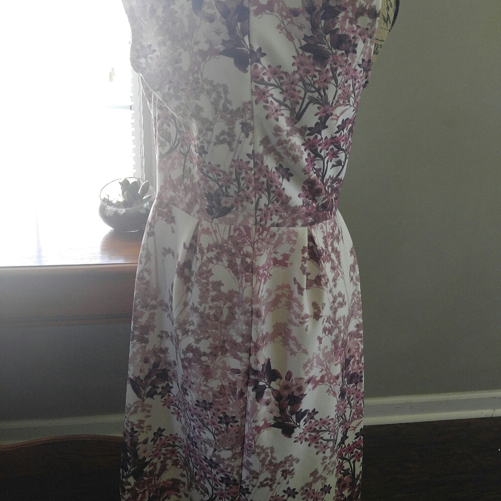 Floral dress - Picture 4 of 4